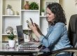 Photo of woman with smartphone and laptop illustrates blog: "The Trends That Shaped 2021 in 5 Google Searches"